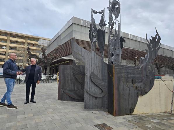 Escultura a la plaça Sant Jordi de Salou