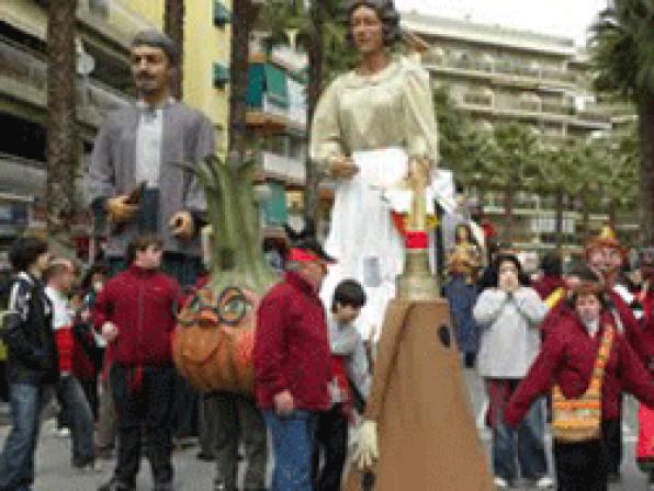 Salou reuneix gegants i gralles en la XXV trobada de Festa Major